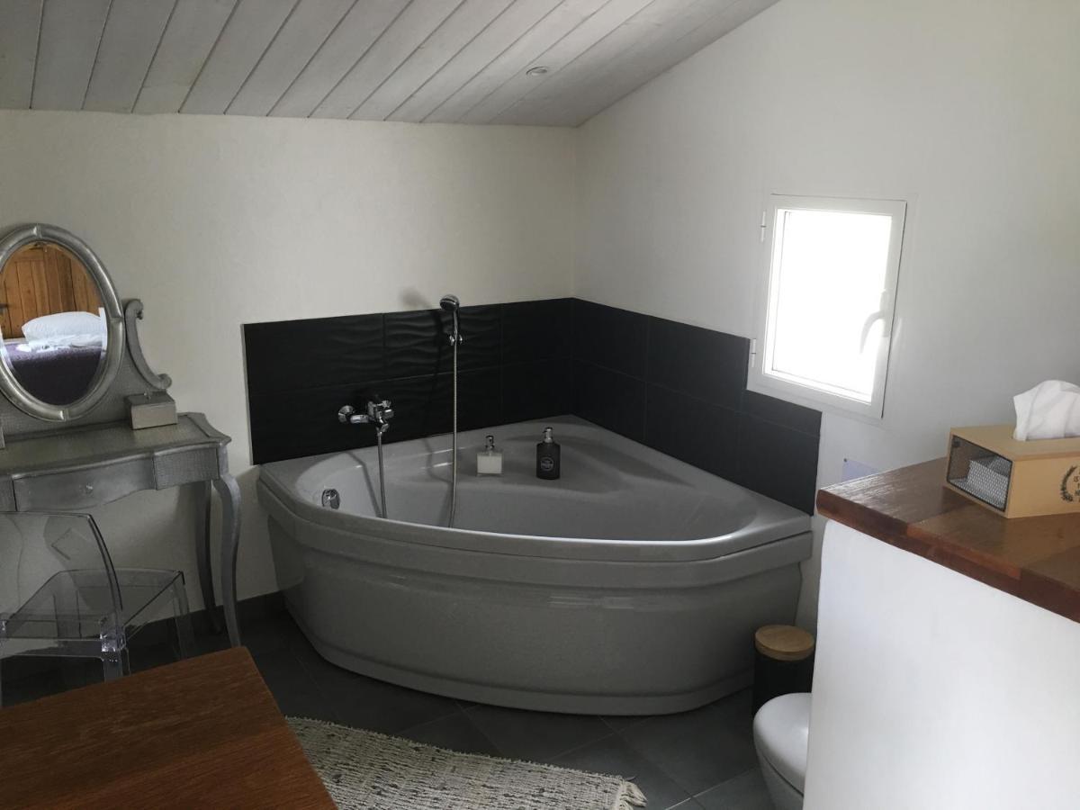 Notre-Dame-de-Riez Chambre D Hotes Les Trois Chateaux Piscine Interieure Chauffee المظهر الخارجي الصورة